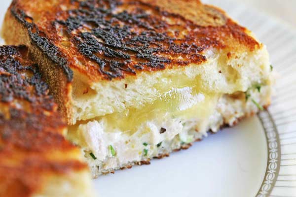 ساندویچ ماهی تن با پنیر و ترخون